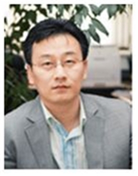 김동명 사진